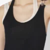 Camiseta sin mangas drapeada en negro Camiseta sin mangas drapeada en negro