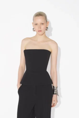 El corsé de traje negro El corsé de traje negro
