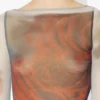 El top rojo con rosas difuminadas El top rojo con rosas difuminadas