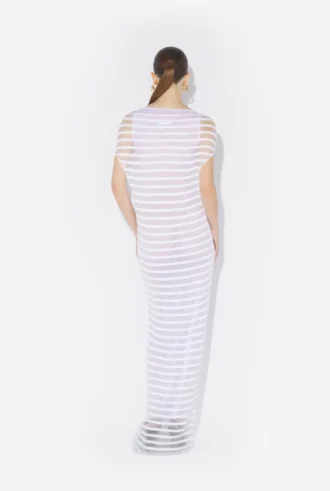 El vestido blanco a rayas marineras