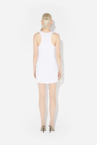 El vestido blanco con liguero