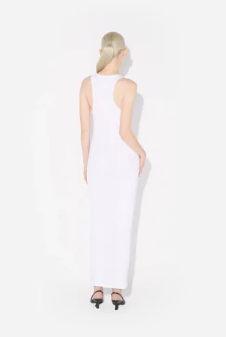 El vestido blanco Piercing