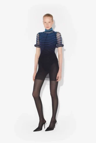 El vestido corto a rayas 3D