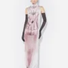 El vestido drapeado con efecto óptico de Corsés El vestido drapeado con efecto óptico de Corsés