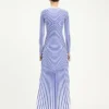 El vestido largo azul con estampado «Target» El vestido largo azul con estampado «Target»