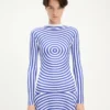 El vestido largo azul con estampado «Target» El vestido largo azul con estampado «Target»