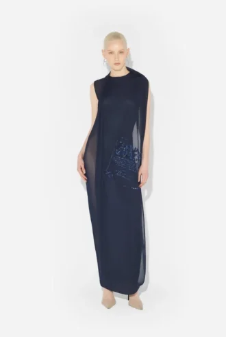 El vestido largo azul marino bordado
