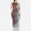 El vestido largo rojo con estampado «Blurry Roses» El vestido largo rojo con estampado «Blurry Roses»