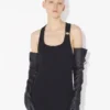 El vestido negro con detalle de piercing El vestido negro con detalle de piercing