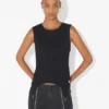 La camiseta sin mangas negra con liguero La camiseta sin mangas negra con liguero