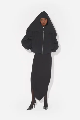 La chaqueta bomber con capucha