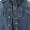 La chaqueta de doble denim La chaqueta de doble denim