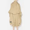 La gabardina con capucha La gabardina con capucha