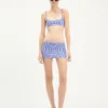 La minifalda azul con estampado de dianas