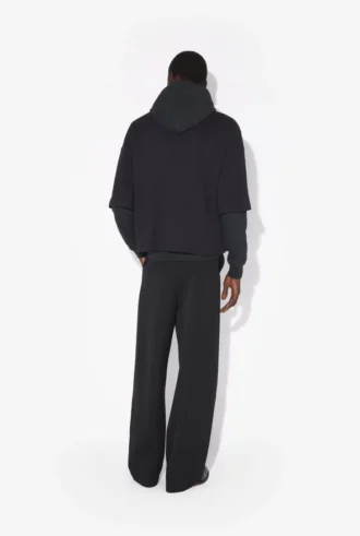 La sudadera negra oversize de JPG