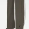 Los pantalones con ojales Los pantalones con ojales