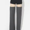 Los pantalones cortos negros con liguero Los pantalones cortos negros con liguero