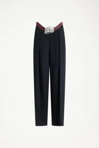 Los pantalones de traje de corte curvo