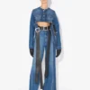 Los vaqueros de denim con cinturón
