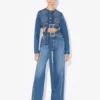 Los vaqueros de denim con cinturón