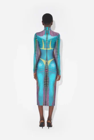 Reedición: el vestido con estampado de lunares azules